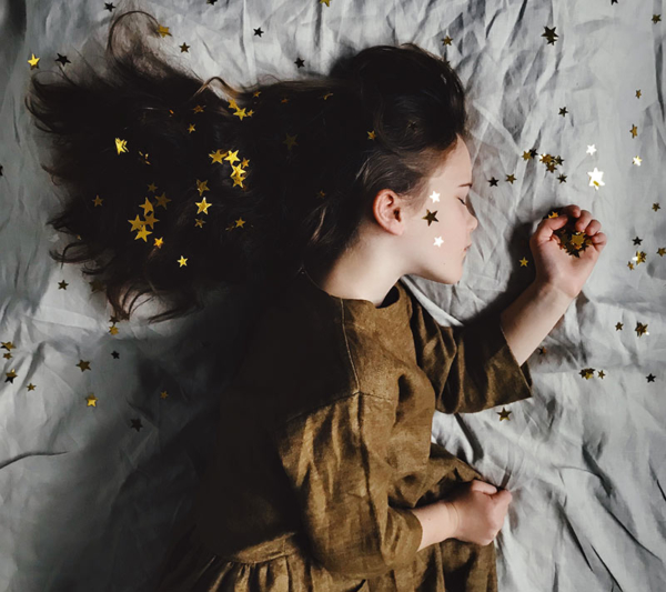 chile-sleeping-hair-stars-annie-spratt-800p