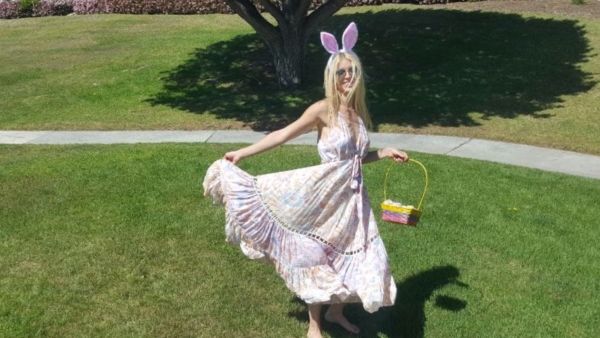 chefv-easter-dress-largest Collagen peptide powder in bowl