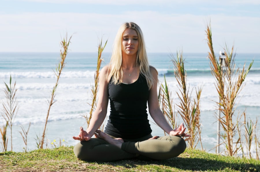 chefv-veronica-beach-meditating-900p yoga