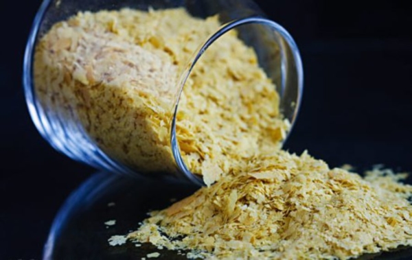 chefv-glass-nutritional_yeast-900p